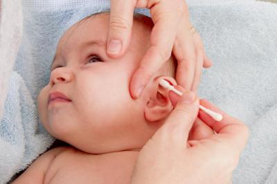 Как понять что у ребенка болит ухо в 1 год thumbnail