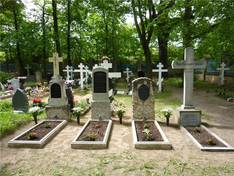 Можно ли на кладбище после обеда. Православная могила. Христианская могила. Протестантское кладбище.