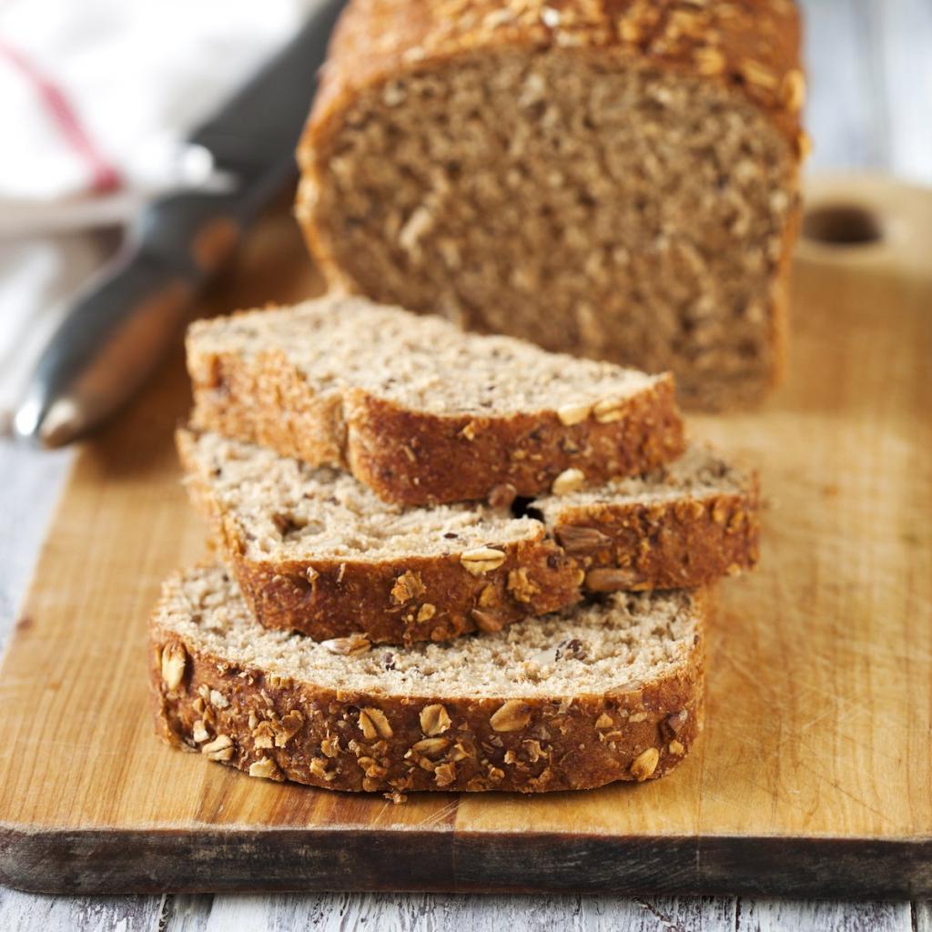 Полезный хлеб рецепт. Полезный хлеб. Лечебный хлеб. Самый полезный хлеб. Хлеб из натуральных ингредиентов.