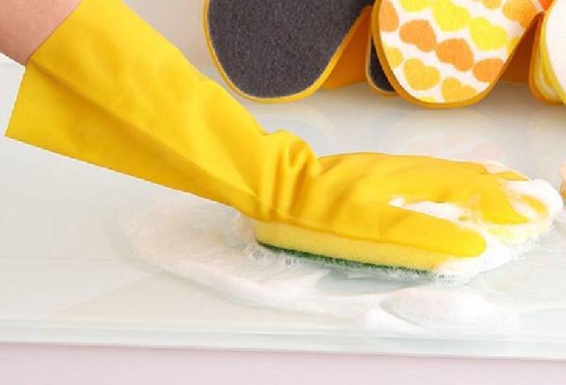 Чем можно отмыть желтые. Желтые перчатки уборка металлической губкой. Чем очистить желтый пластик на кухне. Как почистить желтый пластик на душевой. Чем отмыть желтый чехол.