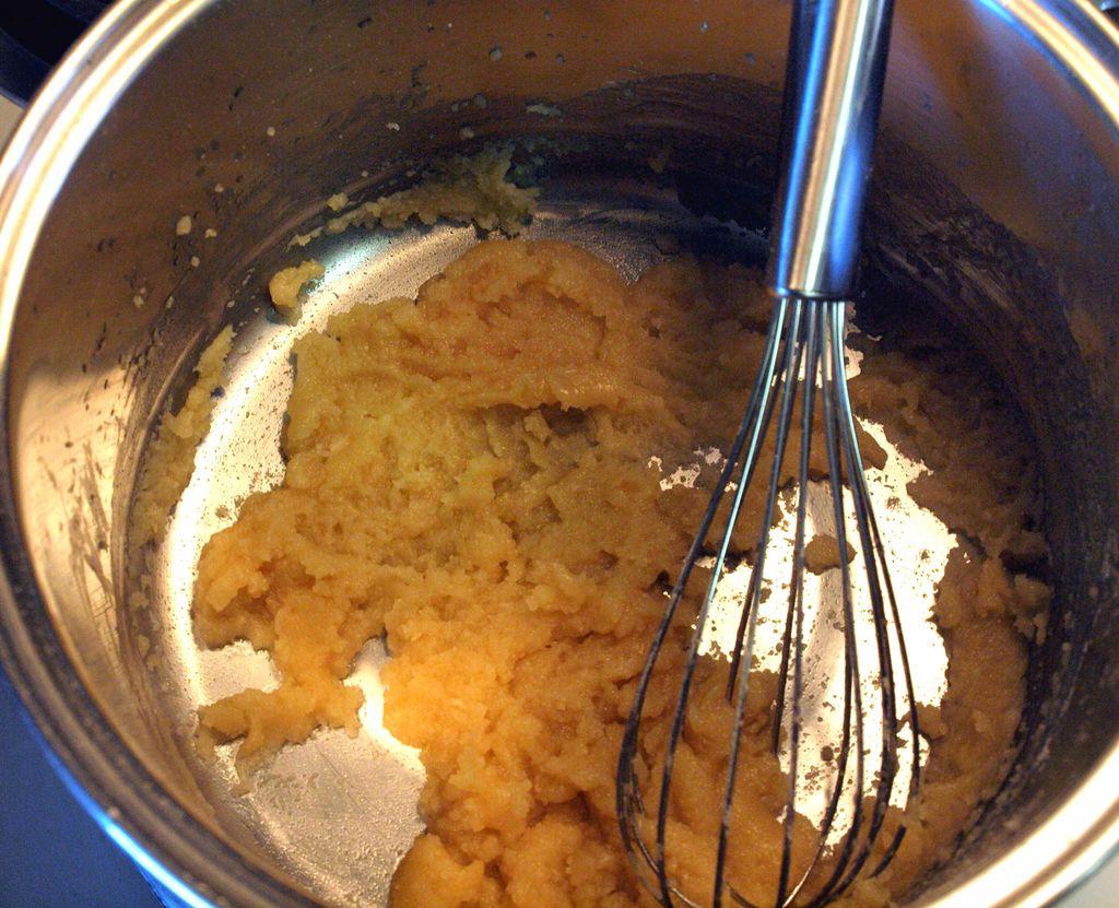 Вареное тесто. Соус для вареных яиц. Подливка из сливок. Вареное тесто спираль. Варить сливочное масло