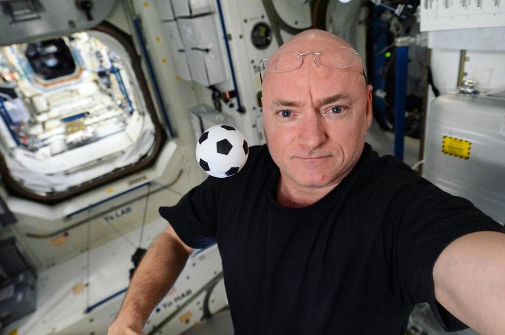 Самый первый человек в космосе в мире. Скотт Келли. Скотт Келли (музыкант). Scott Kelly Astronaut. Скотт Келли фото.