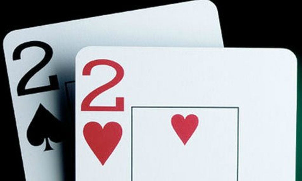 Видеть 11 22. Две двойки карты. Пара двоек. Двойка в покере. Две двойки в покере.