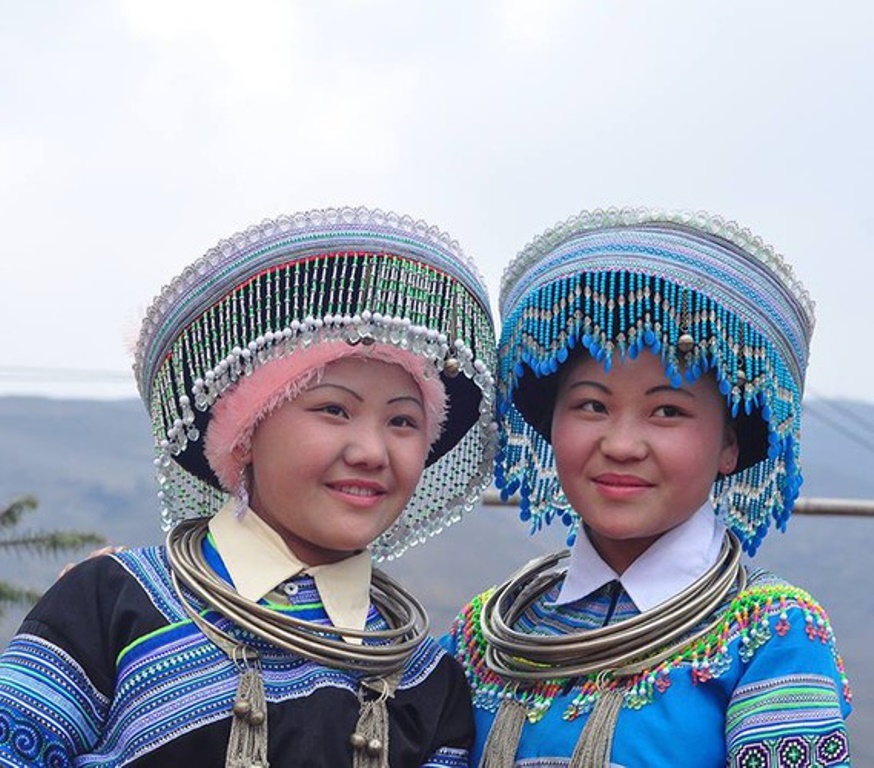 Этническая группа стран. Этнические головные уборы. Этнический головной убор женский. Девочки разных народов.