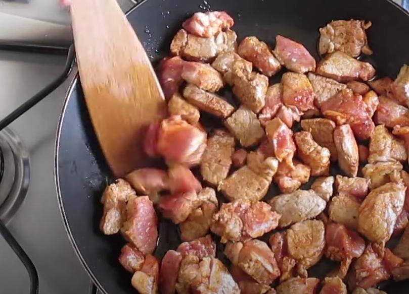 Вкусно приготовить свинину на сковороде кусочками сочную