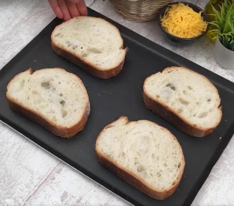 Температура внутри хлеба. Из хлеба у которых внутри есть начинка. Как сделать хлеб мягким на сковороде.