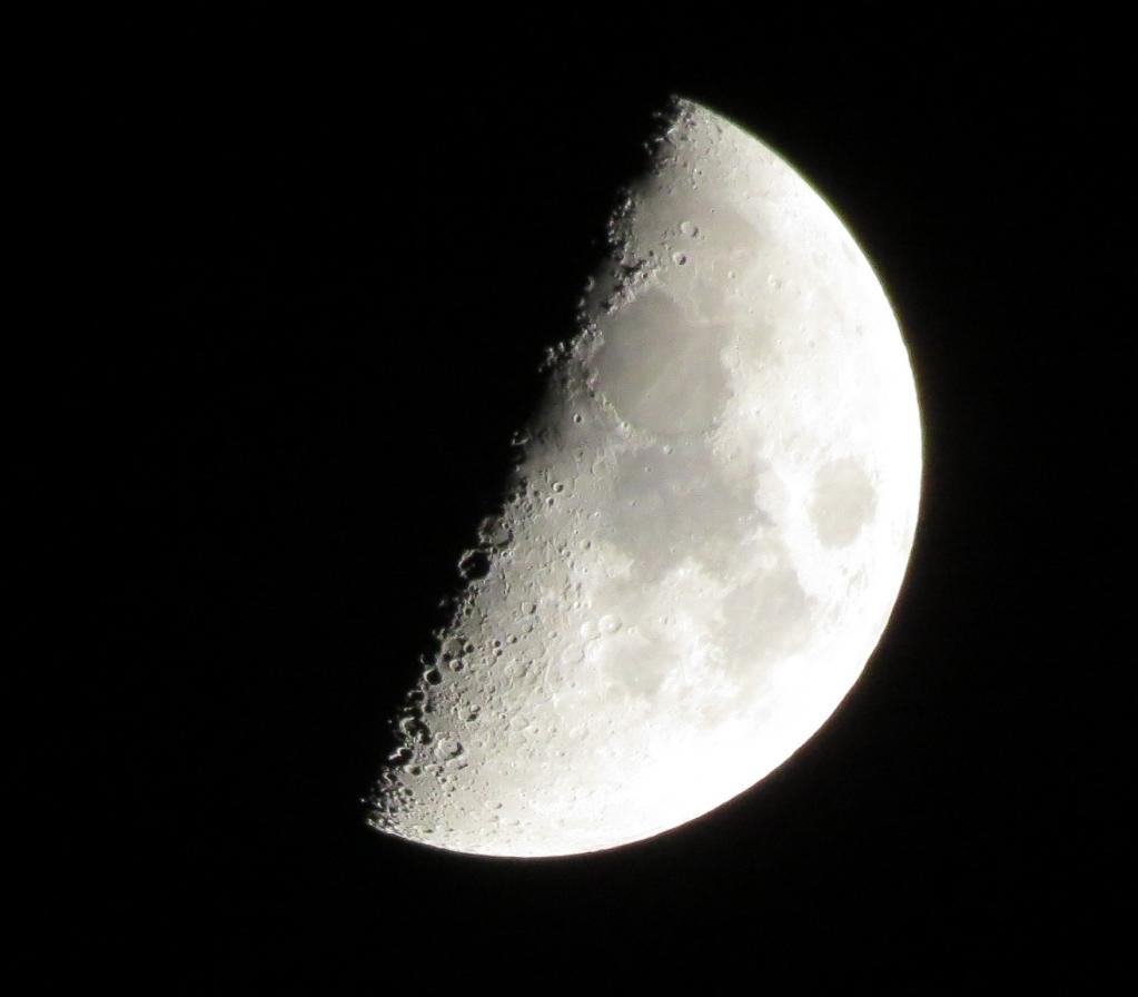 Либрация Луны. Луна 22. Снимки Луны 22 января 2023. Фото Луны на черном фоне. Луна 22 серию