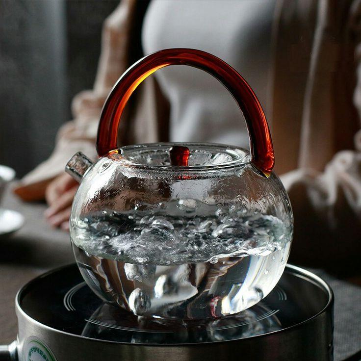 Можно кипятить стеклянную посуду. Чайник кипит. Кипящий чай. Кипящая вода в чайнике. Чайник с кипятком.