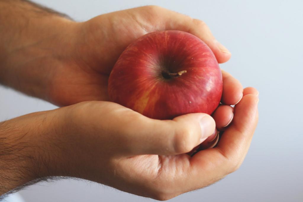 Съем яблок. Яблоко в желудке. Здоровое яблоко на переднем фоне. Как есть яблоко. Здоровое яблоко с ветки не падает.