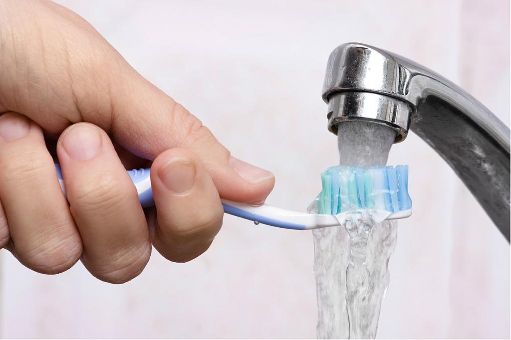 Мыть зубную щетку подготовить оснащение и применить карманный ингалятор