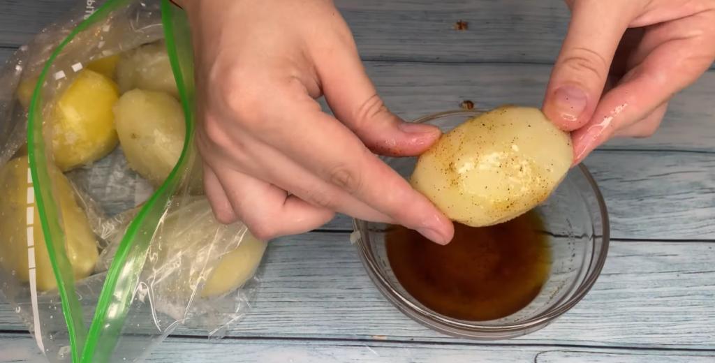 Перемороженный картофель. Как заморозить картошку. Как варить картошку перед жаркой. Как определить мороженный картофель или нет.
