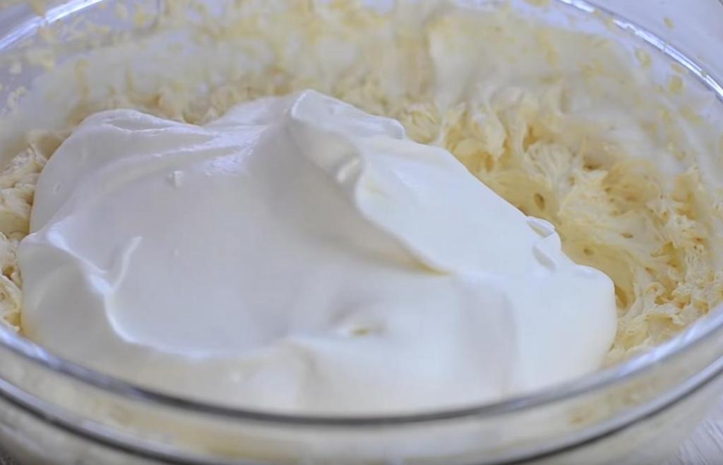 Самый нежный крем для торта. Торт с белым кремом. Мороженое из сливок и заварного крема. Как называется крем заварной со сливками. Рецепты крема нежного