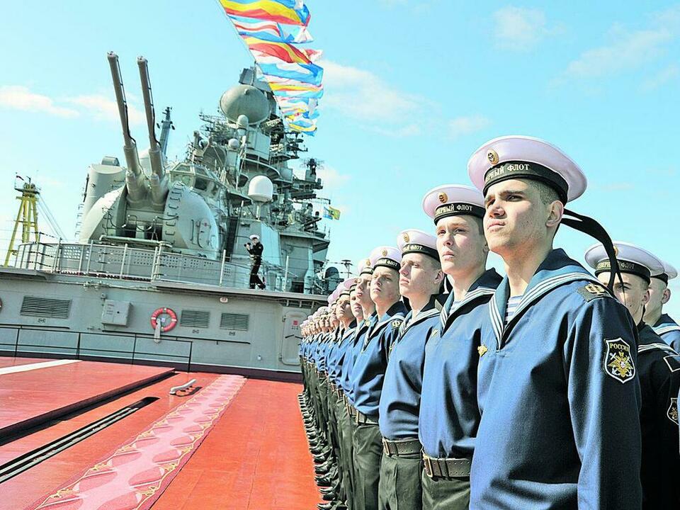 Служащий военно морского флота
