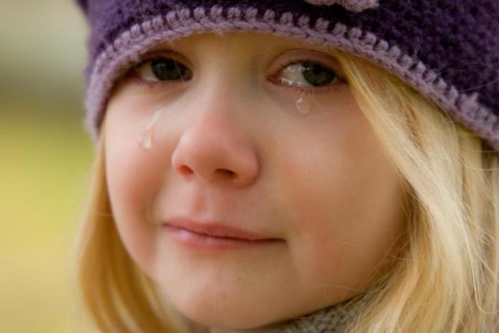 Мы думаем, что плачущий человек чуткий и надежный: удивительные научные факты о плаче и слезах