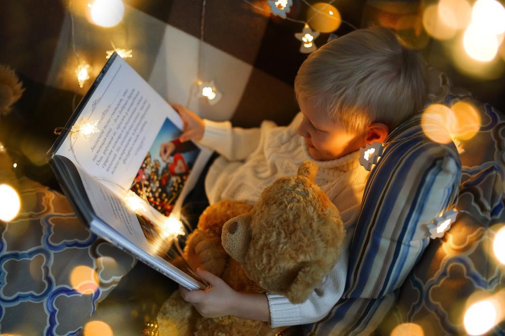 Библиотеки читают сказки. Чтение на ночь детям. Чтение сказок. Сказки для детей читать. Чтение сказки на ночь для детей.
