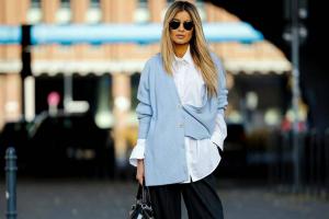 Трендовые наряды на начало весны, которые можно носить в любом возрасте: как это делают модные блогеры