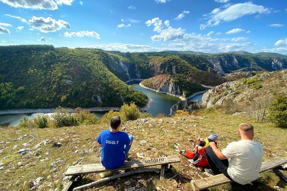 Какой час в сербии. Каньон Увац Сербия. Сербия экотуризм. Каньон реки Увац Сербия тимбилдинг. Сербия turist.