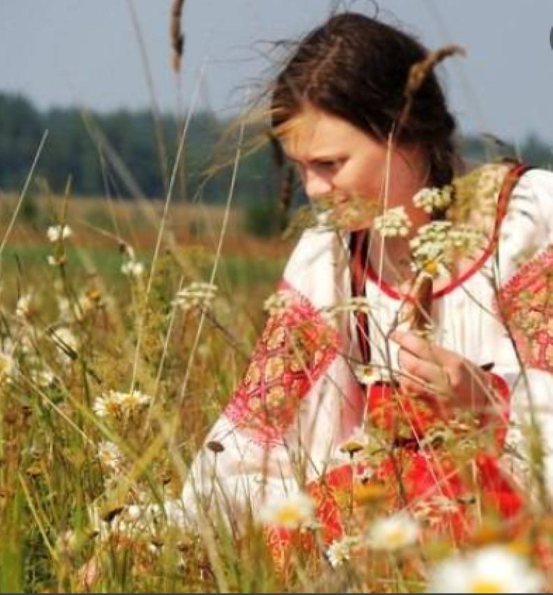 Народный знахарь. Женщина с травами. Травы на Руси. Женщина собирает травы. Цветок славян.