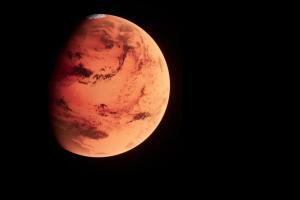 Весна на Марсе: почему резко потрескалась поверхность красной планеты