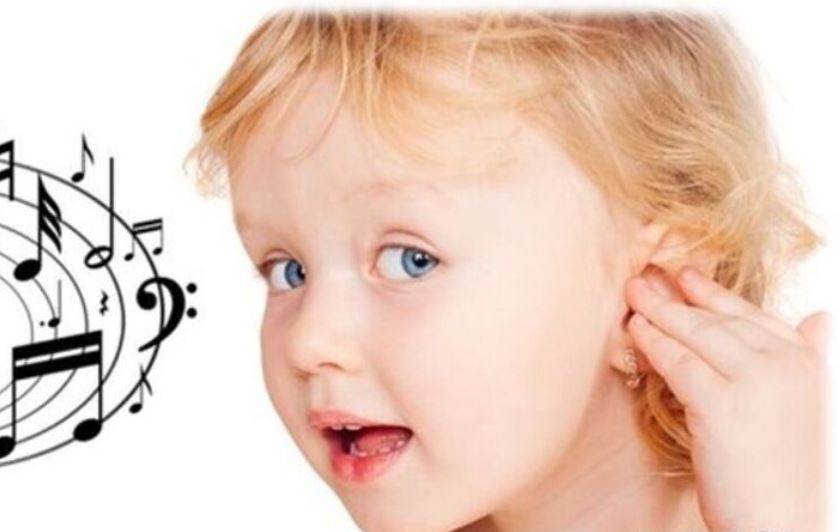 Игры развитие музыкального слуха. Музыкальное восприятие детей. Музыкальное восприятие дошкольников. Музыкальный слух ребенка. Музыкально-слуховые представления это.