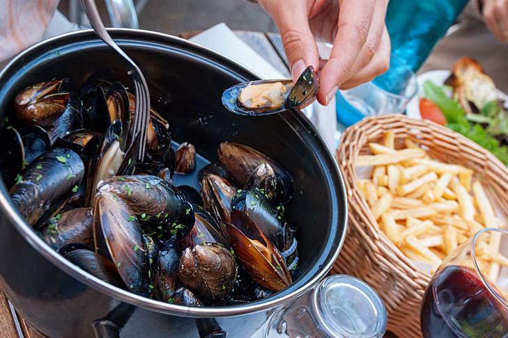 Сезон мидий в самом разгаре: как правильно есть и готовить моллюсков