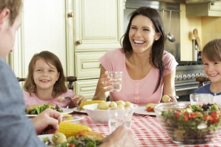 Завтрак на ужин: почему так важно устраивать всей семьей "день без забот"