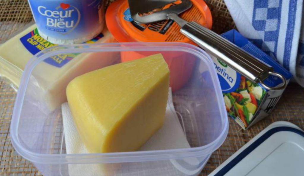 Как сохранить сыр в холодильник свежим. Хранение сыра. Сыр в холодильнике. Хранение сыра в холодильнике. Сыр в морозилке.
