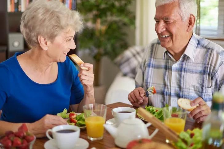 Здоровое питание для пожилых людей: суперпродукты, которые обязательно должны быть в рационе