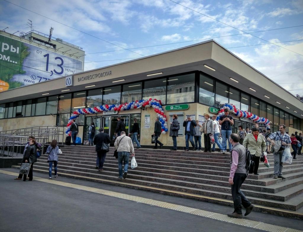 Васильевский остров станция метро