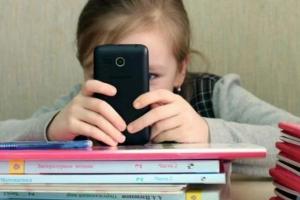 Как россияне относятся к запрету видеосъемки во время уроков: мнение родителей и учителей