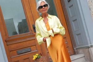 Пастельно-желтый: цвета одежды, которые помогают «замаскировать» морщины