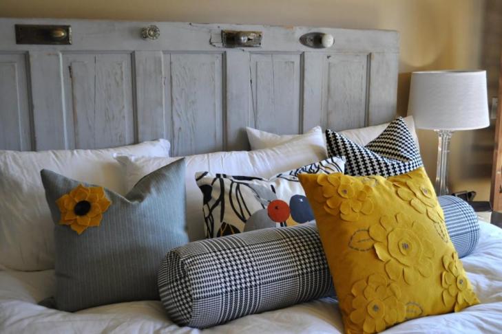 Фасон, правило одного декора, тон обивки: как правильно выбрать и применить декоративные подушки
