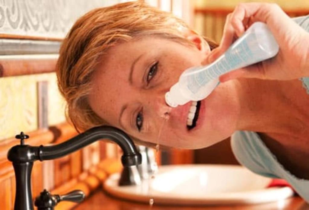 Промывать нос и горло