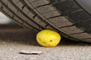 Цитрус для безопасности: почему в Индии под колесо новой машины всегда кладут лимон