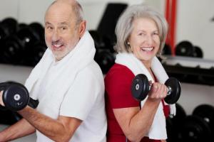 Почему пожилым парам не стоит заниматься тренировками вместе
