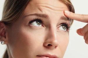Количество морщин на лице у женщин может частично зависеть от бактерий, живущих на коже
