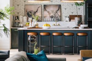 Барные стулья для кухни: как не ошибиться в выборе при покупке мебели