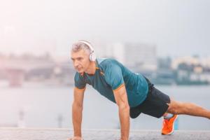 Можно ли ускорить рост мышц после 50 и как это сделать: советы