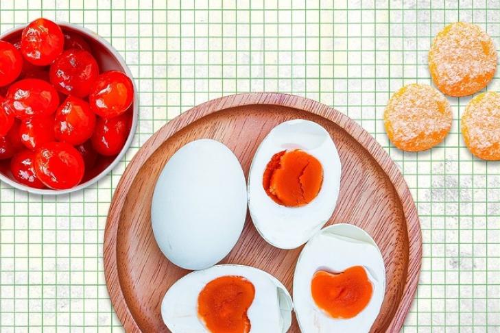 Как правильно засолить яичные желтки и зачем вообще это делать: все секреты шикарной закуски