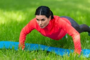 Пять тренировок, которые женщинам следует делать каждую неделю, чтобы оставаться в форме