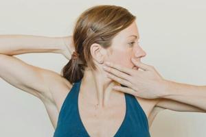 Как избавиться от боли в шее с помощью простых упражнений: лучшие способы расслабления мышц