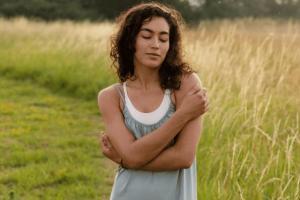Для тех, кто борется со стрессом и тревогой: преимущества метода дыхания 4-7-8 и как его практиковать