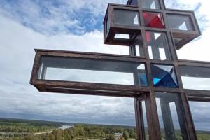 Маяки надежды: как в Нижегородской области восстанавливают храм с уникальными стеклянными крестами