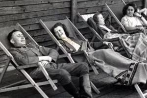 Нацисты Освенцима наслаждаются выходными на курорте рядом с лагерем смерти: исторические фото