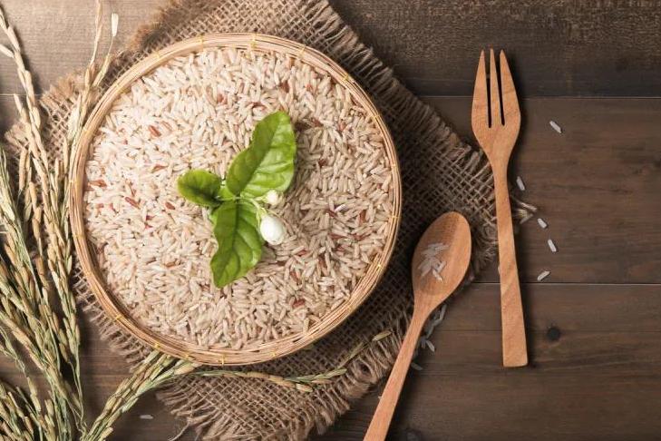 Почему стоит заменить белый рис бурым: главные эффекты более полезной альтернативы