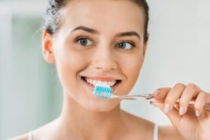 Почему надо менять зубную пасту: советы стоматологов