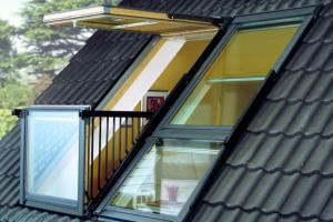 Вертикальные, наклонные и водонепроницаемые: как выбрать мансардное окно для крыши