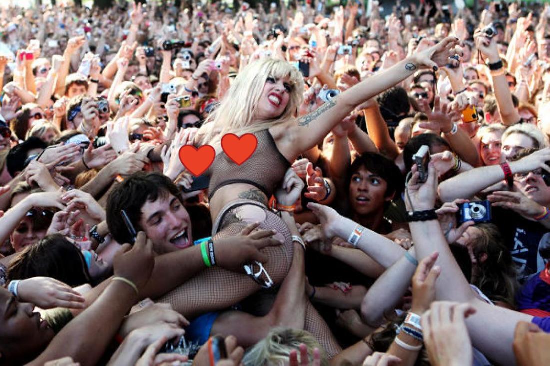 Леди Гага снова попадает в список звезд, которые выбирают самые скандальные...