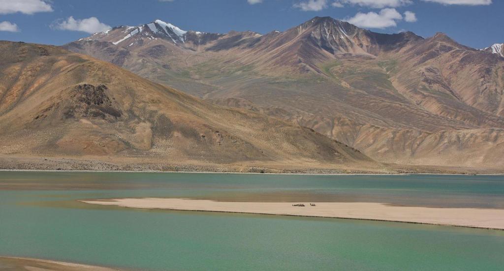 Памир 3. Памир озеро Яшилькуль. Таджикистан Яшилькуль. Таджикистан-3. Белый песок из гор Таджикистана.