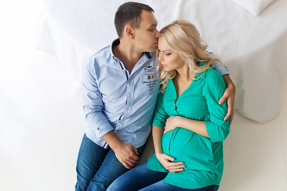 Русская измена беременной. Фотосессия беременной с мужем. Красивые беременные пары.